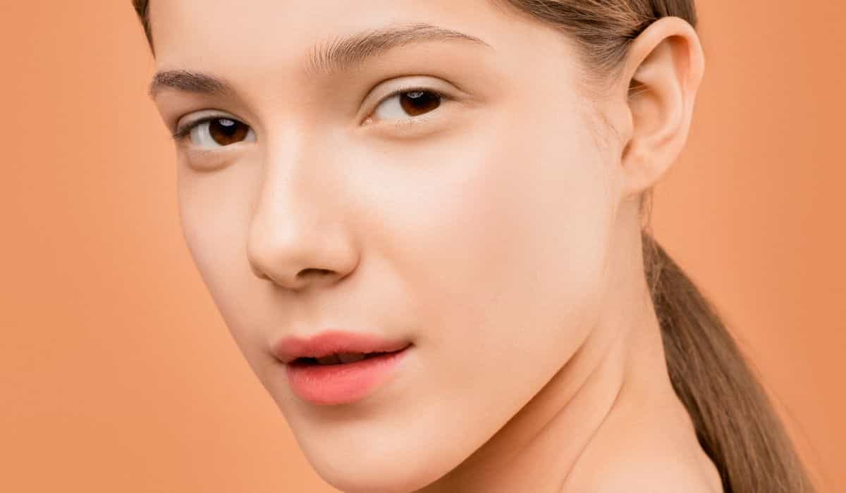 ¿Quieres lucir una piel radiante y bonita esta primavera? serum facialderm intimately magazine4